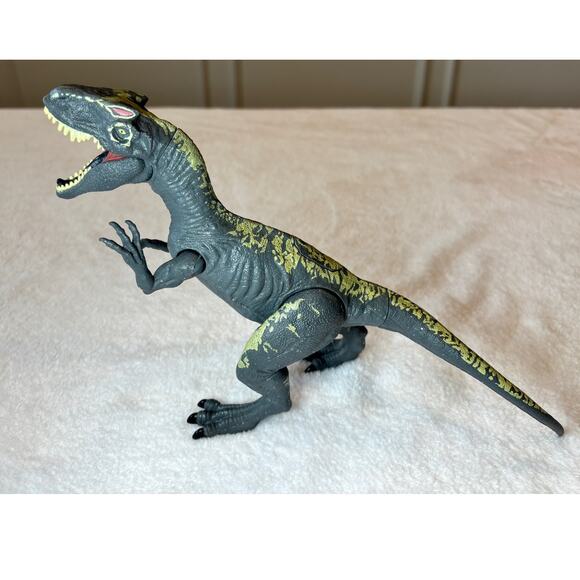 2017 Jurassic Clash & World Dino Figures: Triceratops, Allosaurus, Baryonyx - Picture 8 of 16